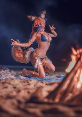 扰乱吧打烊后仅剩二人的沙龙